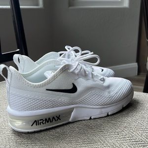 White NIKE AirMax size 6 in white